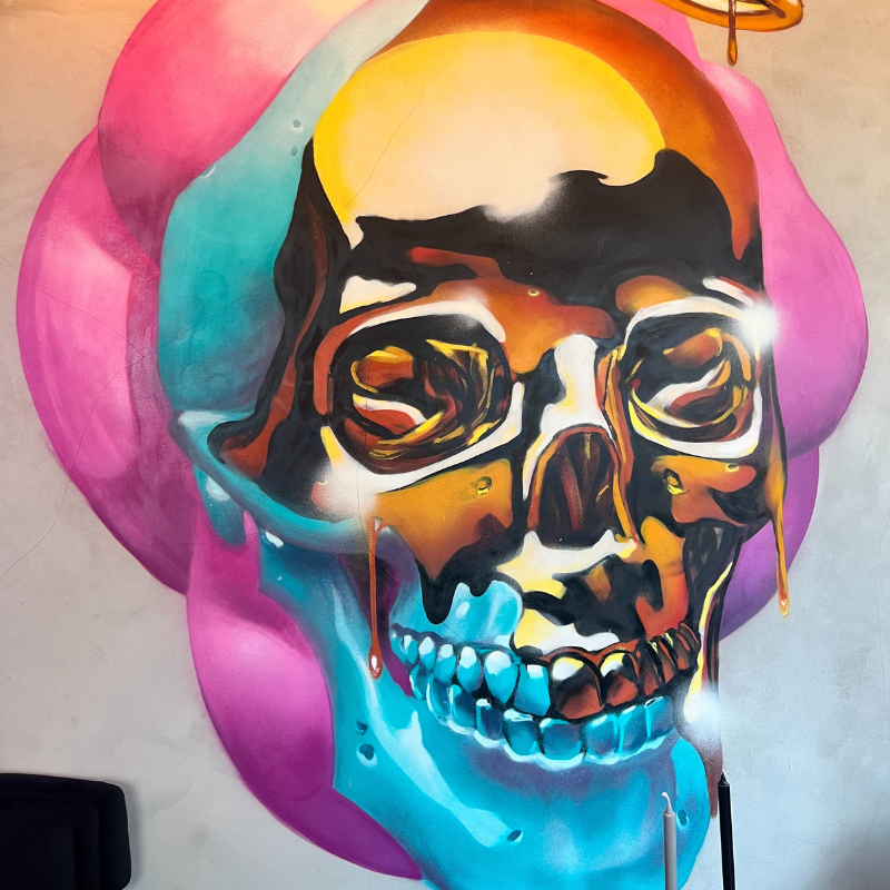 Inne i vår studio - en konstnärlig och inbjudande atmosfär.